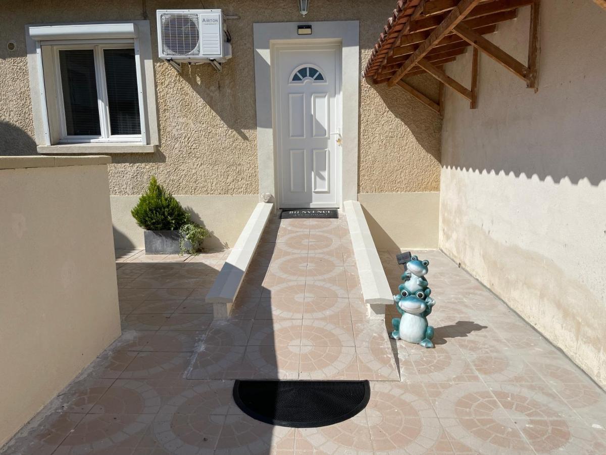 Studio Les Petits Lutins Entraigues-sur-la-Sorgue المظهر الخارجي الصورة